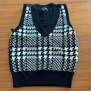 Express Design Studio Black and White Houndstooth Sweater Vest Medium